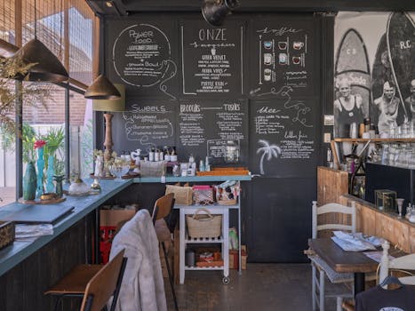 Charming cafe in Muiderberg with rustic decor, vintage furniture, and a blackboard menu offering smoothies and espresso.